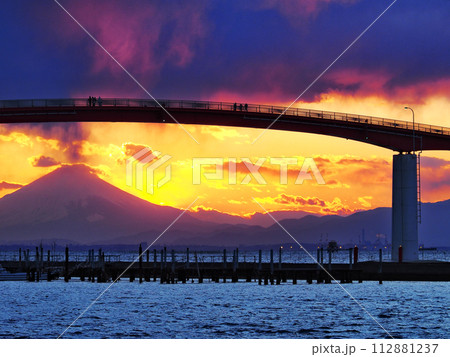 木更津港から見る富士山 112881237