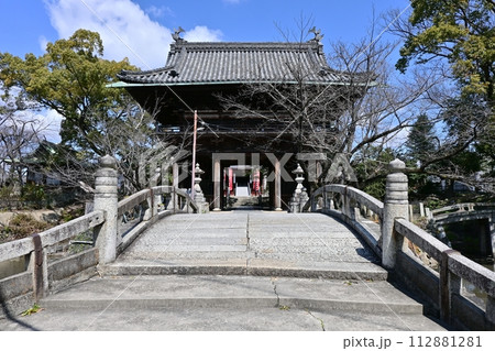 笠寺観音仁王門と太鼓橋 笠寺観音仁王門と太鼓橋 112881281