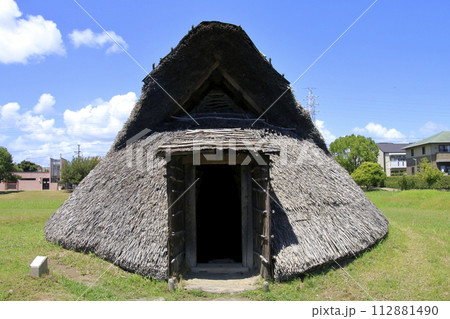登呂遺跡の竪穴住居 入口 登呂遺跡の竪穴住居 入口 112881490