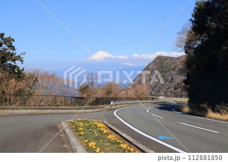 道路から見える富士山 112881850