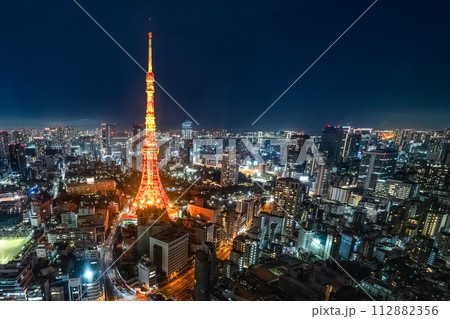 麻布台から眺める東京のビル群 112882356