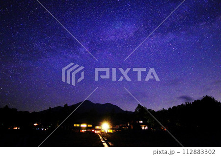 尾瀬の満天の星空／福島県檜枝岐村　見晴 112883302