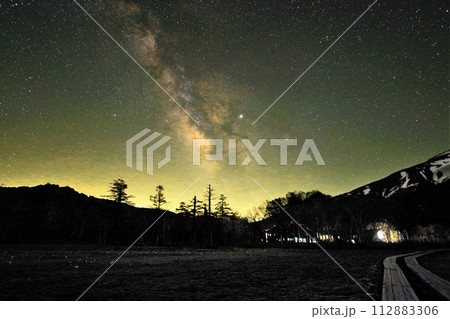 尾瀬の満天の星空／群馬県片品村  112883306