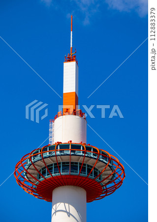 【京都風景】京都タワー　まっすぐ伸びるスマートフォルム 112883379