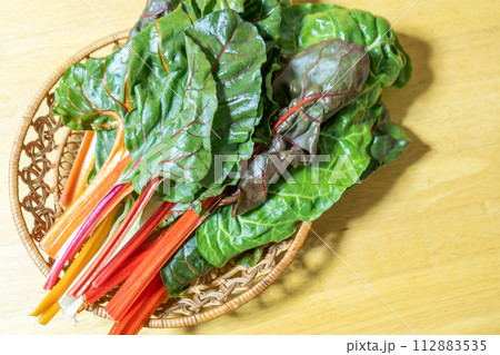 カラフル野菜　スイスチャード 112883535
