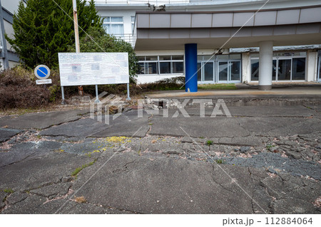 熊本地震震災遺構旧東海大学阿蘇校舎エントランス 112884064