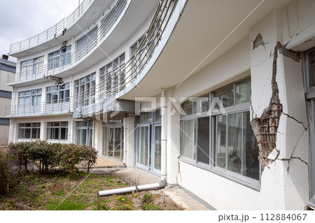 熊本地震震災遺構旧東海大学阿蘇校舎エントランス 112884067