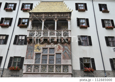 インスブルック旧市街の黄金の小屋根「ゴールデン ダッフル」 インスブルック旧市街の黄金の小屋根「ゴールデン ダッフル」 112885000