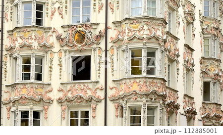 インスブルック ロココ様式のヘルブリングハウス 112885001