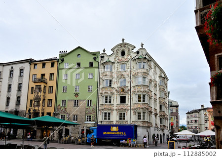 インスブルック「黄金の小屋根」向かいの貴族の館「ヘルブリングハウス」 112885002