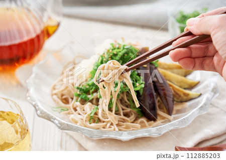 揚げナスと大葉と大根おろしの冷たいお蕎麦 揚げナスと大葉と大根おろしの冷たいお蕎麦 112885203