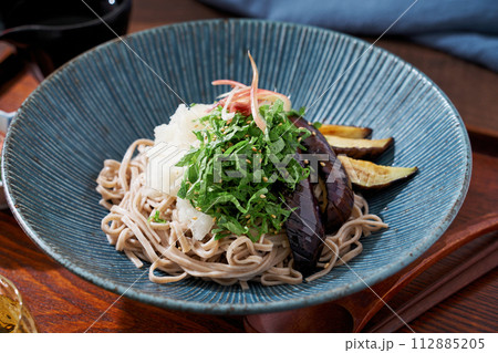 揚げナスと大葉と大根おろしの冷たいお蕎麦 揚げナスと大葉と大根おろしの冷たいお蕎麦 112885205