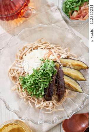 揚げナスと大葉と大根おろしの冷たいお蕎麦 揚げナスと大葉と大根おろしの冷たいお蕎麦 112885231