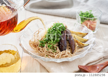 揚げナスと大葉と大根おろしの冷たいお蕎麦 揚げナスと大葉と大根おろしの冷たいお蕎麦 112885236