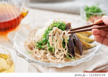 揚げナスと大葉と大根おろしの冷たいお蕎麦 揚げナスと大葉と大根おろしの冷たいお蕎麦 112885239