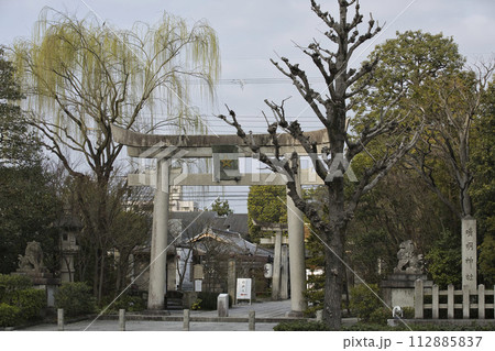 晴明神社 一の鳥居と標柱 横構図2 晴明神社 一の鳥居と標柱 横構図2 112885837