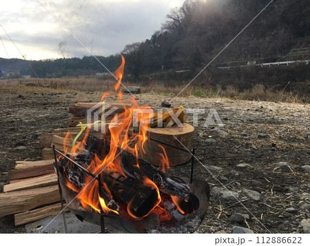 焚き火 112886622