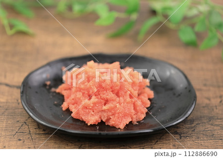 福岡名物の辛子明太子（ほぐし身） 112886690