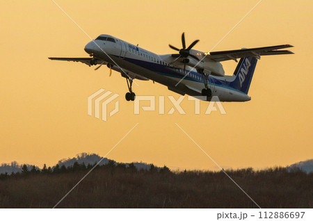 夕焼のころの離陸 112886697