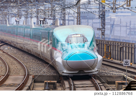 「埼玉県」大宮駅に入る東北新幹線 112886768