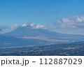 伊豆スカイラインの西丹那駐車場から見る富士山の風景 112887029