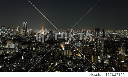 恵比寿ガーデンプレイスタワーの展望スペースから見た東京の夜景、東京タワーと麻布台ヒルズ森JRタワー 恵比寿ガーデンプレイスタワーの展望スペースから見た東京の夜景、東京タワーと麻布台ヒルズ森JRタワー 112887133
