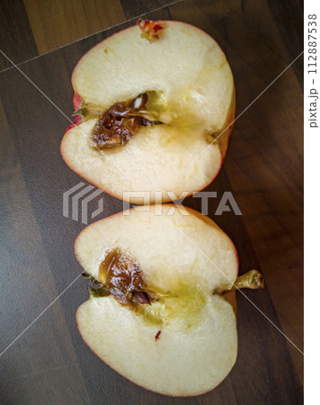 Sliced rotten apple on kitchen worktop 112887538