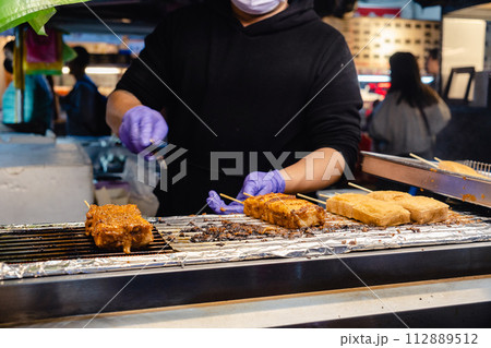 台湾 夜市 臭豆腐 台湾 夜市 臭豆腐 112889512