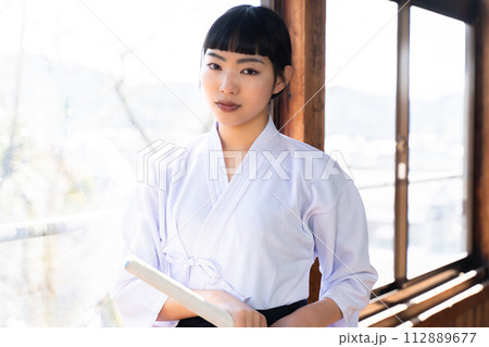 剣道着の女子 剣道着の女子 112889677