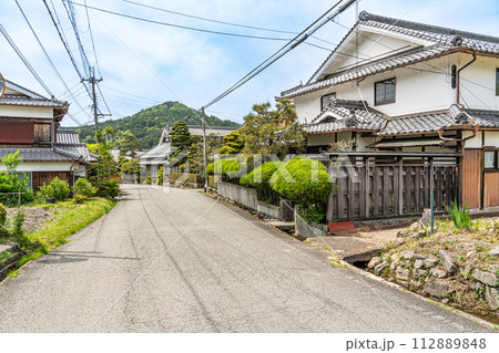 【重要伝統的建造物群保存地区】福住 初夏の川原地区の風景3 兵庫県丹波篠山市 【重要伝統的建造物群保存地区】福住 初夏の川原地区の風景3 兵庫県丹波篠山市 112889848