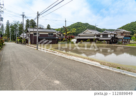 【重要伝統的建造物群保存地区】福住 初夏の川原地区の風景4 兵庫県丹波篠山市 【重要伝統的建造物群保存地区】福住 初夏の川原地区の風景4 兵庫県丹波篠山市 112889849