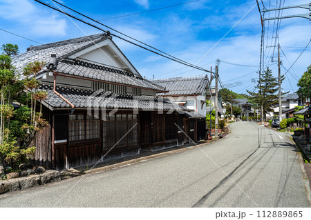 【重要伝統的建造物群保存地区】福住　初夏の福住中地区の風景9　兵庫県丹波篠山市 112889865