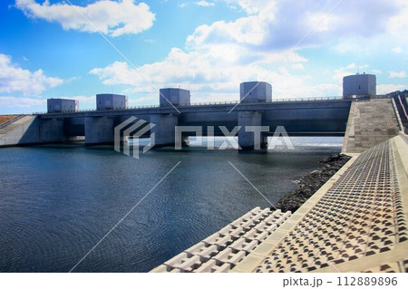 大津波の浸水被害から町を護る… 『大槌川水門』 大津波の浸水被害から町を護る… 『大槌川水門』 112889896