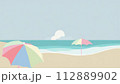 海とビーチパラソルのある風景 112889902