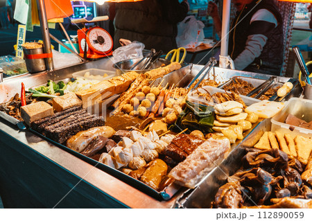 台湾 夜市 食べ歩き 台湾 夜市 食べ歩き 112890059