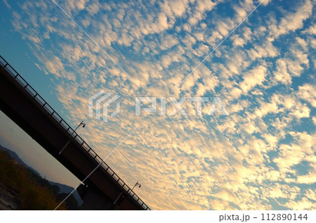 鉄橋にさす朝日 鉄橋にさす朝日 112890144