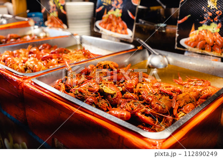 台湾　夜市　ザリガニ 112890249