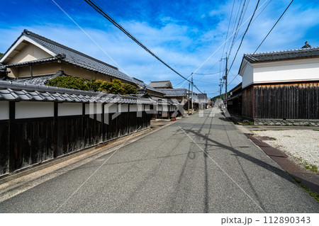 【重要伝統的建造物群保存地区】福住　初夏の福住中地区の風景14　兵庫県丹波篠山市 112890343