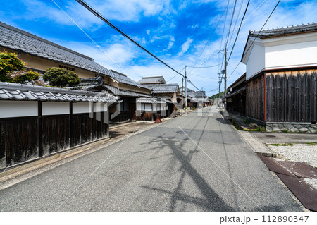【重要伝統的建造物群保存地区】福住　初夏の福住中地区の風景18　兵庫県丹波篠山市 112890347