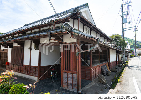 【重要伝統的建造物群保存地区】福住 初夏の福住中地区の風景20 兵庫県丹波篠山市 【重要伝統的建造物群保存地区】福住 初夏の福住中地区の風景20 兵庫県丹波篠山市 112890349