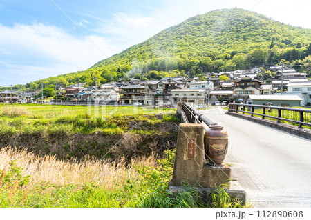 日本六古窯の一つ丹波立杭焼の里　今田町　初夏の風景2　兵庫県丹波篠山市 112890608