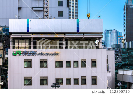 日本の東京都市景観 再開発が進む渋谷駅（西口）などを望む。右奥に六本木ヒルズなど…渋谷新時代に向けて 112890730