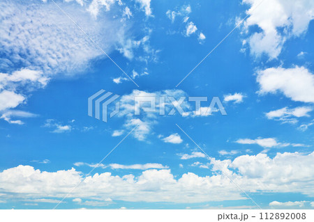夏の青空と雲 112892008