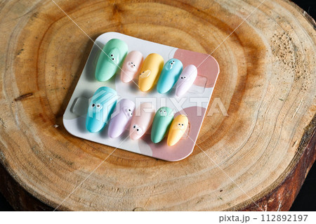 女性 メス 女の人 112892197