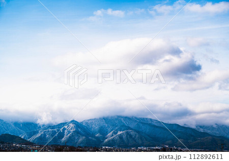 樹氷が綺麗な山岳風景と山形村 樹氷が綺麗な山岳風景と山形村 112892611