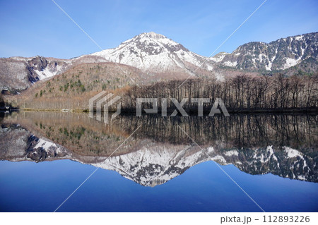 大正池に映る焼岳 大正池に映る焼岳 112893226