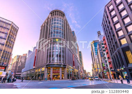 日本の東京都市景観「三越前駅」前。日本橋三越や日本橋北詰などを望む=27日 日本の東京都市景観「三越前駅」前。日本橋三越や日本橋北詰などを望む=27日 112893440