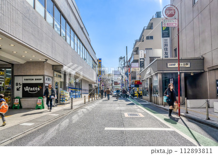 東京都渋谷区の都市風景 幡ヶ谷駅 東京都渋谷区の都市風景 幡ヶ谷駅 112893811