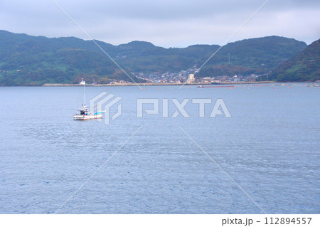 長崎県壱岐市印通寺港から佐賀県唐津東港までの船旅風景(2022年) 112894557