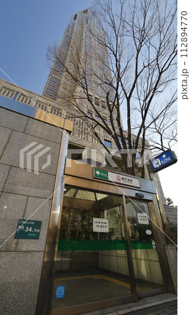 都営地下鉄大江戸線、都庁前駅A4出入口 112894770